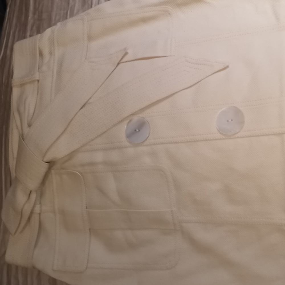 SALE Kate Spade mother-of-pearl buttons a line. Linen/cotton blend skirt. NWT